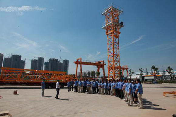 陕建机械首台STC7020平头塔机发运市场
