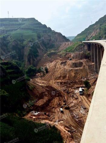 吕梁环城高速公路郭家沟1号大桥采空区治理工程现场