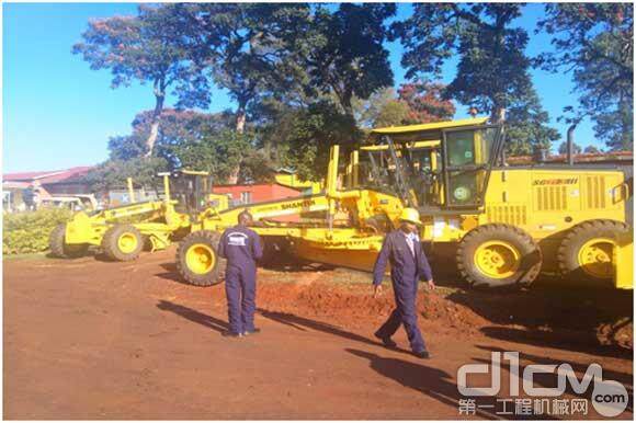 山推产品助力东非国家道路建设