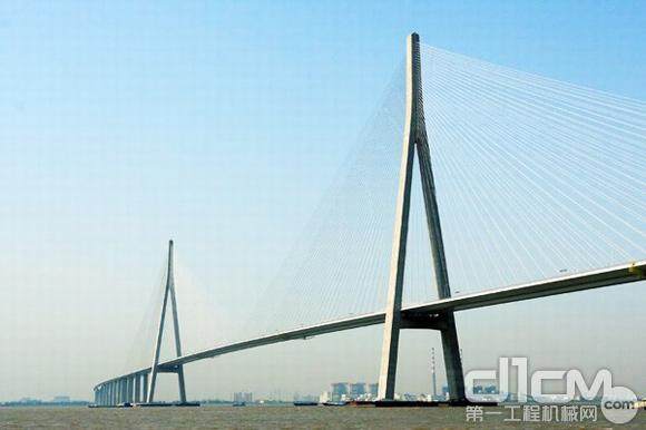 苏通大桥—世界跨径最大斜拉桥