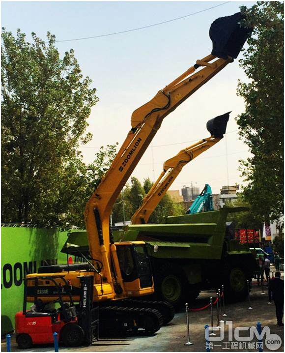 中联重科ZE230E挖掘机亮相伊朗2016MINEX