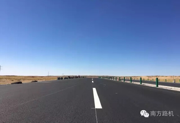 世界最长沙漠高速公路——京新高速