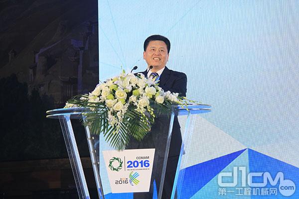 中国工程机械工业协会维修及再制造分会会长、北京卓众出版有限公司总经理杜海涛致开幕欢迎辞。