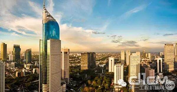 徐工：“用不毁”的塔身 支持建设印尼第一高