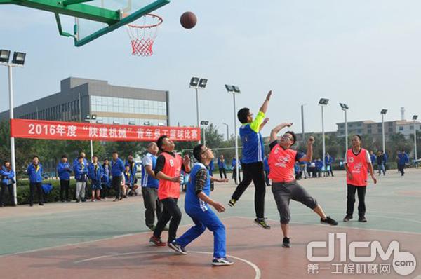 陕建机械举办2016年青年员工篮球比赛