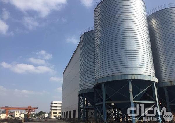 中联重科苏州杭鑫6×HLSE270环保型搅拌站是全球单套产能最大的混凝土生产设备