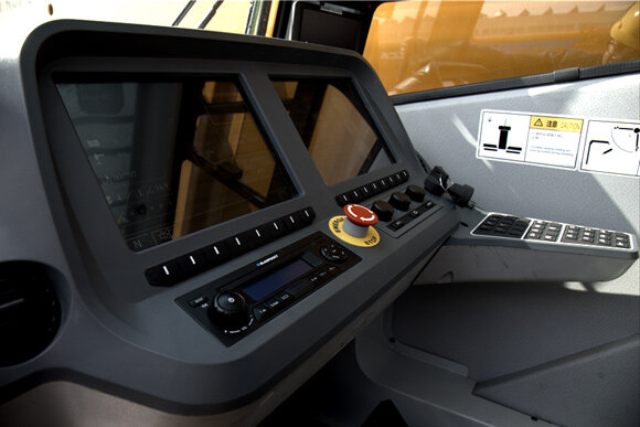 XCA1200全地面起重机上车操控系统