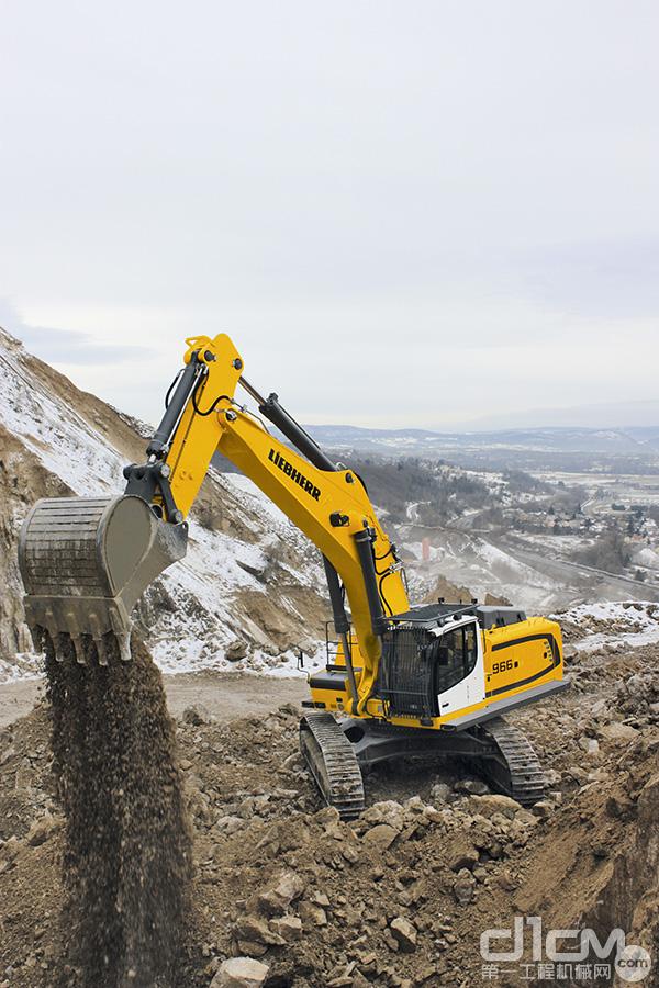 R 966履带式挖掘机：为采石场和土方现场直接操作而专门设计配置。