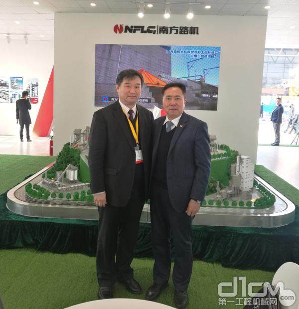 中国工程机械工业协会常务副会长兼秘书长苏子孟莅临南方路机展台