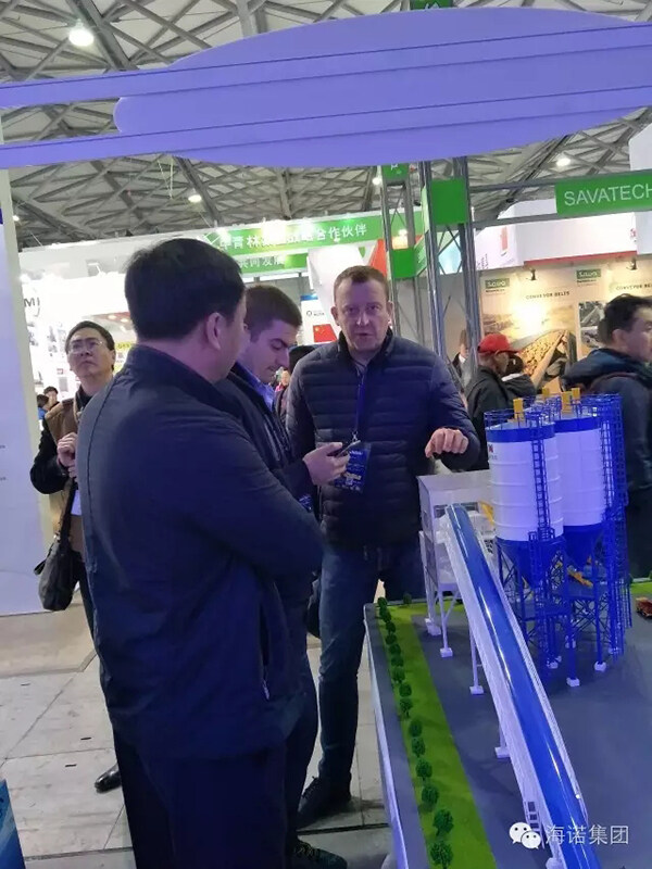 外国客户了解辽宁海诺集团设备