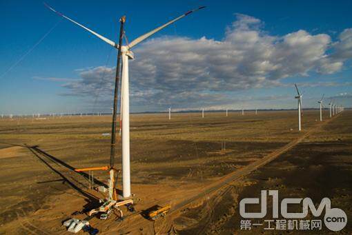 QAY2000在吊装检修3.0MW风电机组