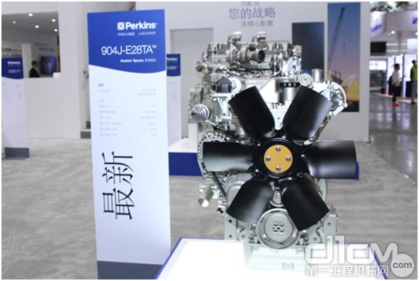 全新研制的Perkins® Syncro 2.8升发动机，最大功率可达55kW (74 hp) ，日前于上海宝马展首次向亚洲观众揭示