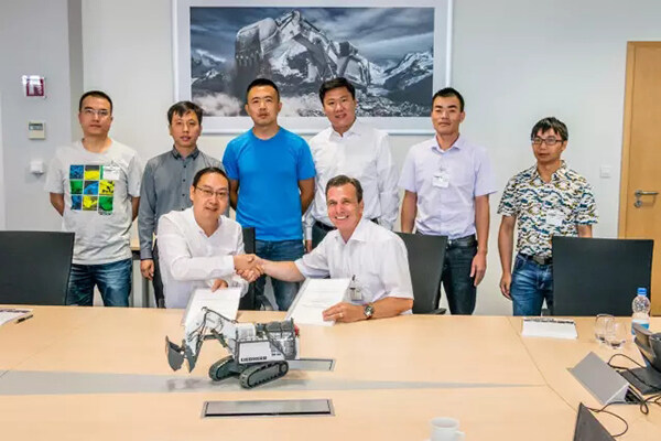 华联锌铟集团与利勃海尔上海公司签订了《战略合作协议》