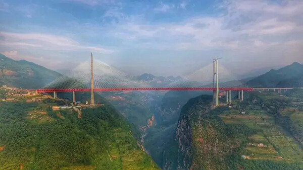 建成的北盘江大桥