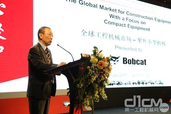 英国工程机械咨询有限公司北京代表处首席代表史杨先生发表演讲