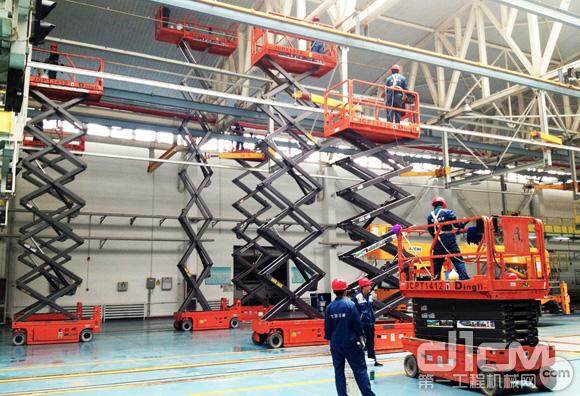 浙江鼎力高空作业设备在北京高铁站施工