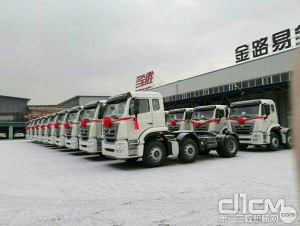中国重汽：50辆中国重汽豪瀚轿运车交付长久物流