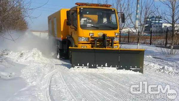 高远圣工推出的最新一代除雪专用车——智能破冰除雪车