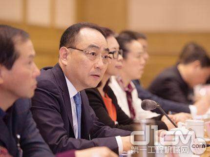 詹纯新代表在湖南代表团第三次全体会议上发言