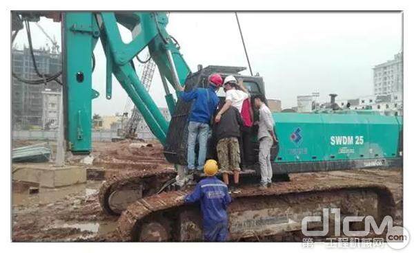 服务一线：在越南为十台旋挖钻机做“保姆” 的日子