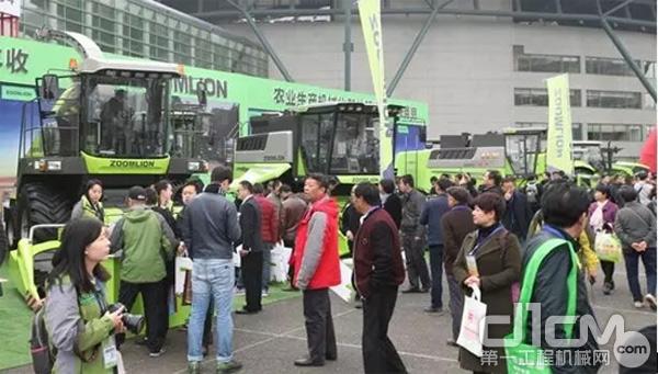 中联重科新型农机产品列阵郑州