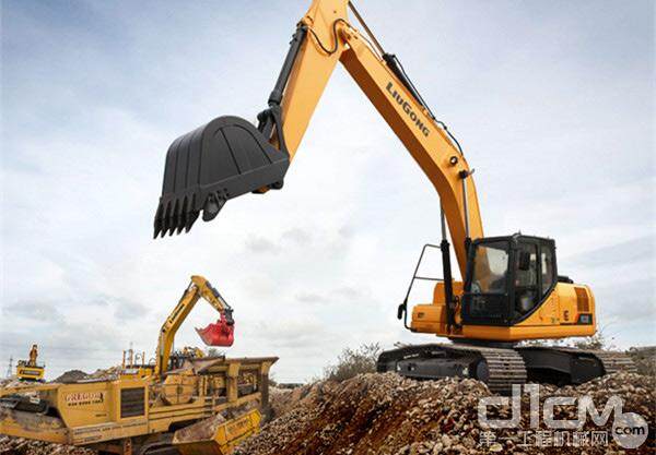  柳工CLG922E（国三）中型挖掘机