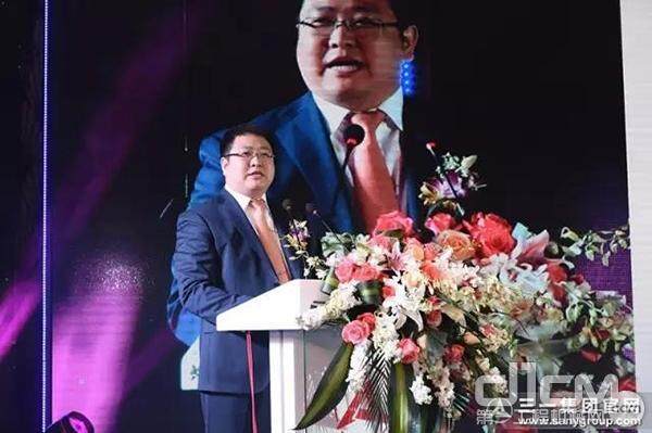 三一重工副总裁、泵送营销公司总经理谢志霞代表公司致欢迎词