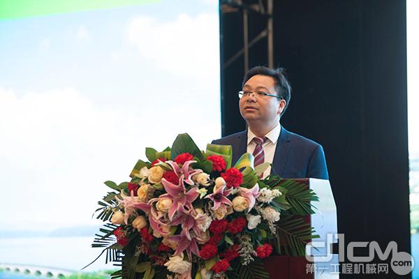 中国城市环境卫生协会副理事长、高级工程师方国浩发言