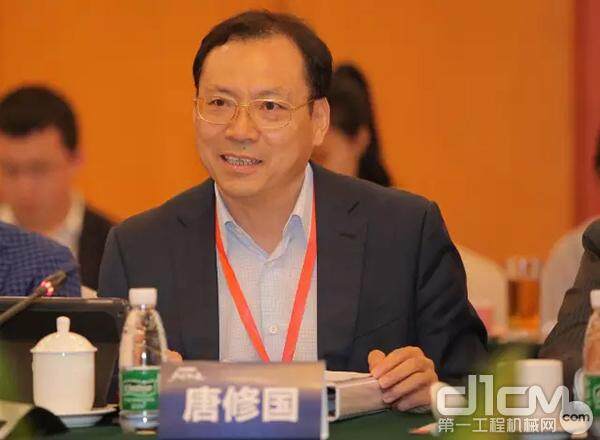 中国制造业高峰论坛举行 三一集团总裁唐修国分享三一转型经验