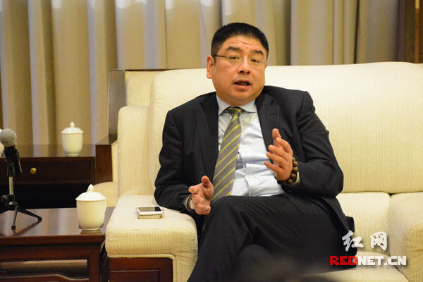 中联重科环境产业集团常务副总裁陈培亮接受记者采访