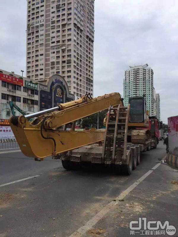 施工掠影 厦工挖掘机助跑厦门地铁建设