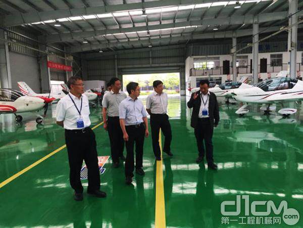 政府部门领导参观山河航空产业基地车间生产线