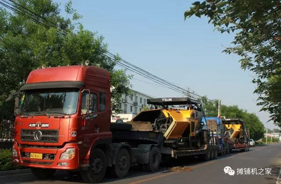 天顺长城SP90-3型多功能大厚度摊铺机出厂