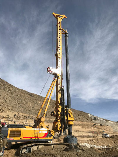 徐工旋挖钻机群助力西藏公路建设