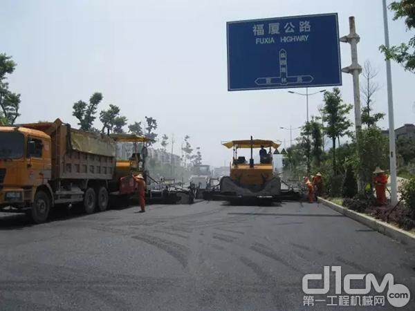 三一路面机械成套设备在福建莆田市荔园路的改造工程中施工