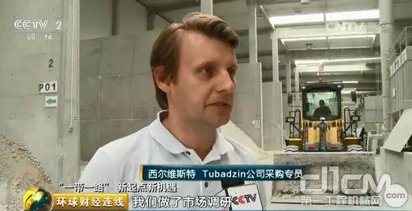 当地客户Mr. TUBĄDZIN接受采访