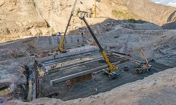格鲁夫越野起重机助力秘鲁水电站水坝建设