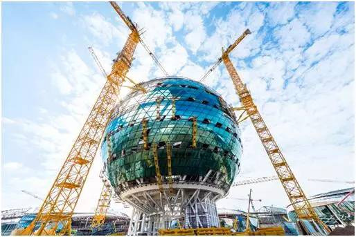 中联重科塔机助建哈萨克斯坦世博会施工现场