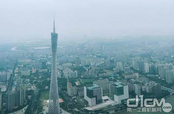 从广州东塔塔顶俯瞰广州美景