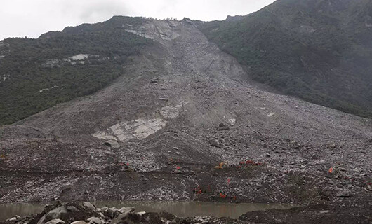 四川茂县山体垮塌事故现场