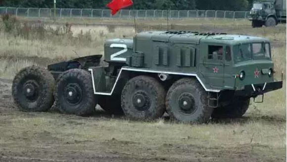 有“红军铁骑”之称的前苏联/俄国MAZ-537重型牵引车。