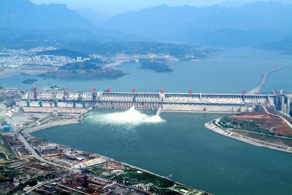 图为：位于宜昌的三峡大坝
