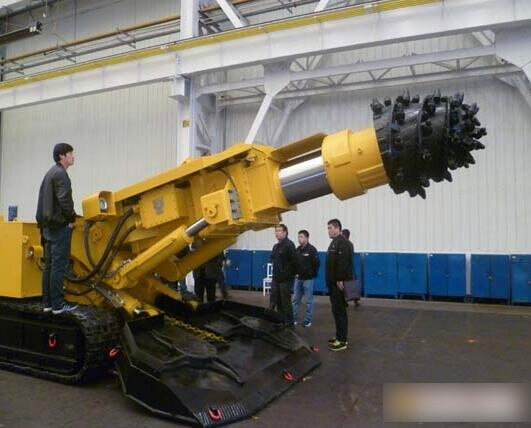 冀中装备石煤机公司两台掘进机通过开滦用户验收