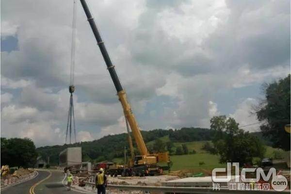 XCA300U在Waynesburg地区完成水泥预制块吊装