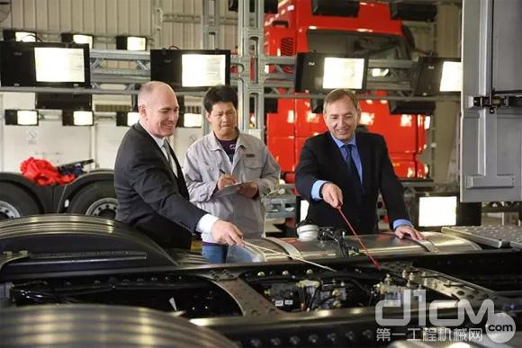 福田戴姆勒汽车携手戴姆勒、康明斯、采埃孚等超级卡车全球创新联盟成员打造的“欧曼EST超级卡车”
