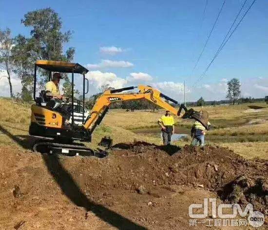 ▲SY16C在广袤的澳洲大地进行管道开挖