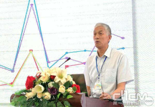 中国工程机械工业协会会长祁俊作指标陈说