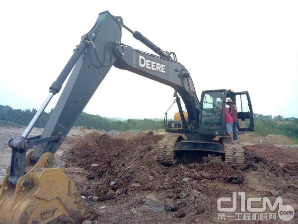 柳州工程机械用户登机了解迪尔挖掘机配置