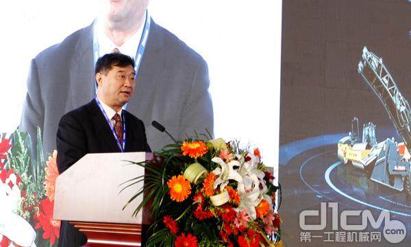 中国工程机械工业协会常务副会长兼秘书长苏子孟会长致辞