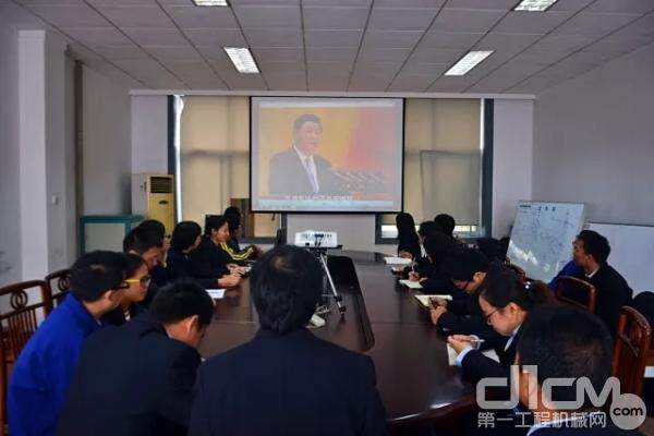 直属技术党支部收看学习党的十九大开幕式直播